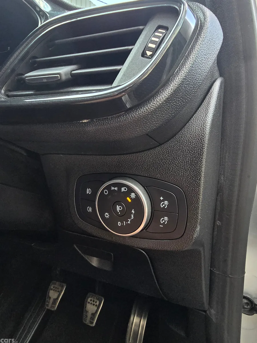 Ford Fiesta Hatchback, Petrol, 2019, Silver