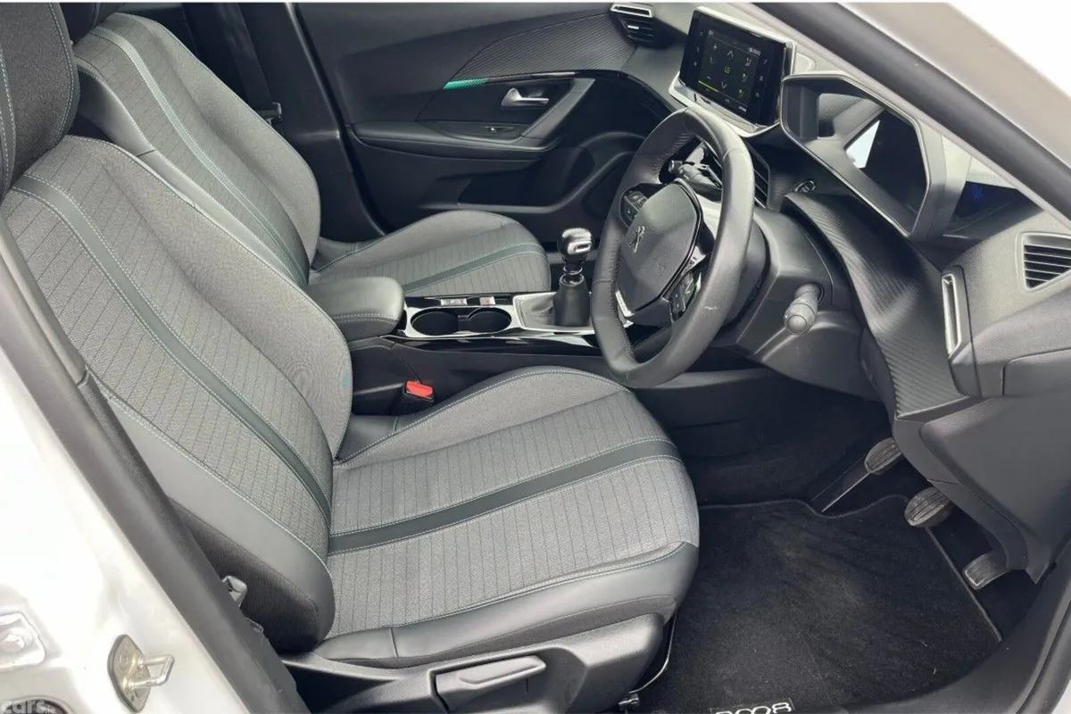 Peugeot 2008 SUV, Petrol, 2022, White