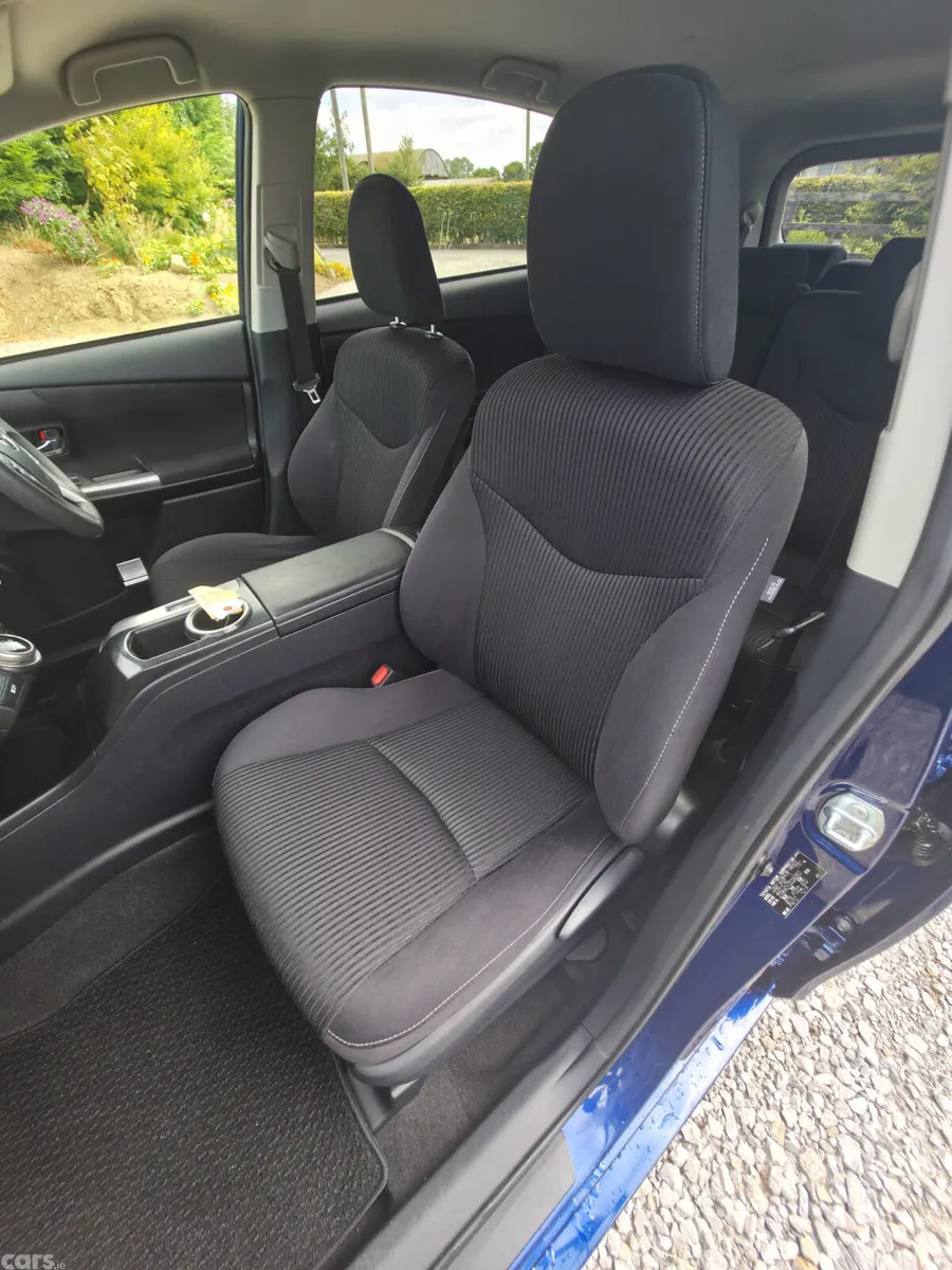 Toyota Prius Estate, Petrol Hybrid, 2017, Blue