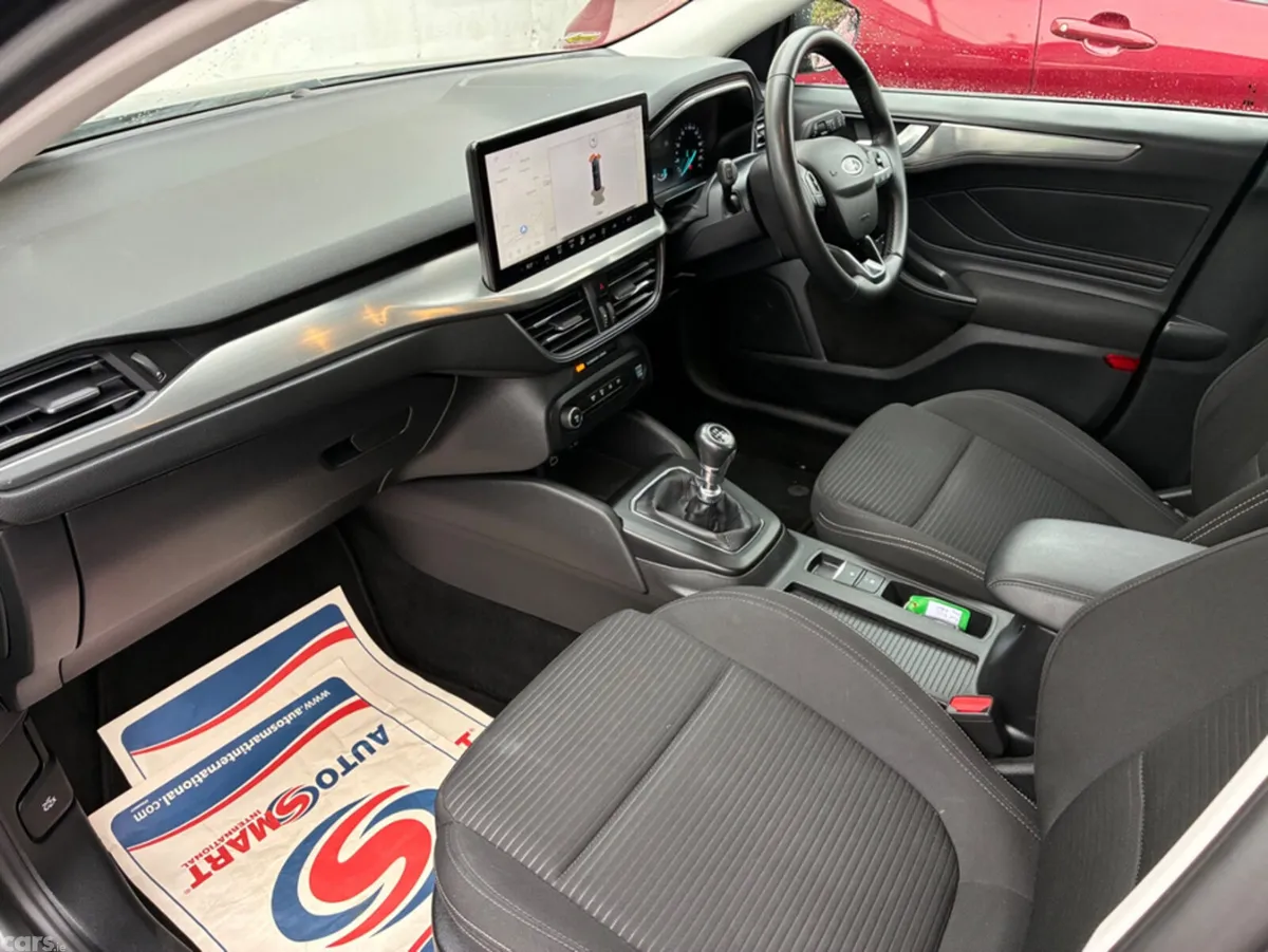 Ford Focus Hatchback, Petrol, 2023, Grey