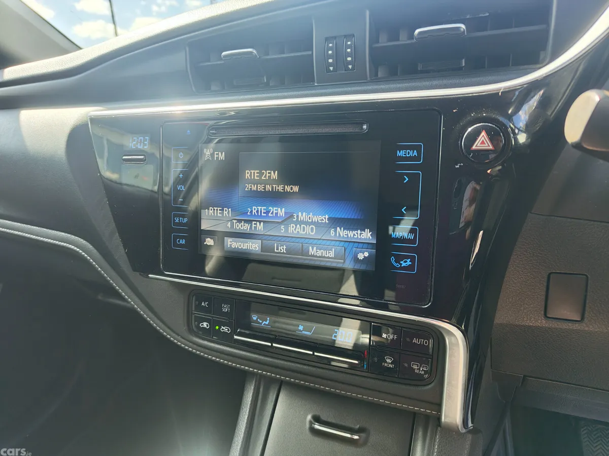 Toyota Auris Hatchback, Diesel, 2018, Black