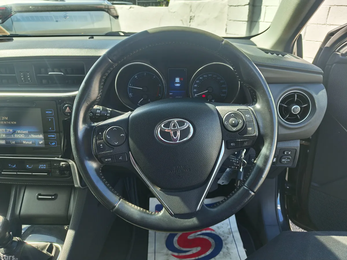 Toyota Auris Hatchback, Diesel, 2018, Black