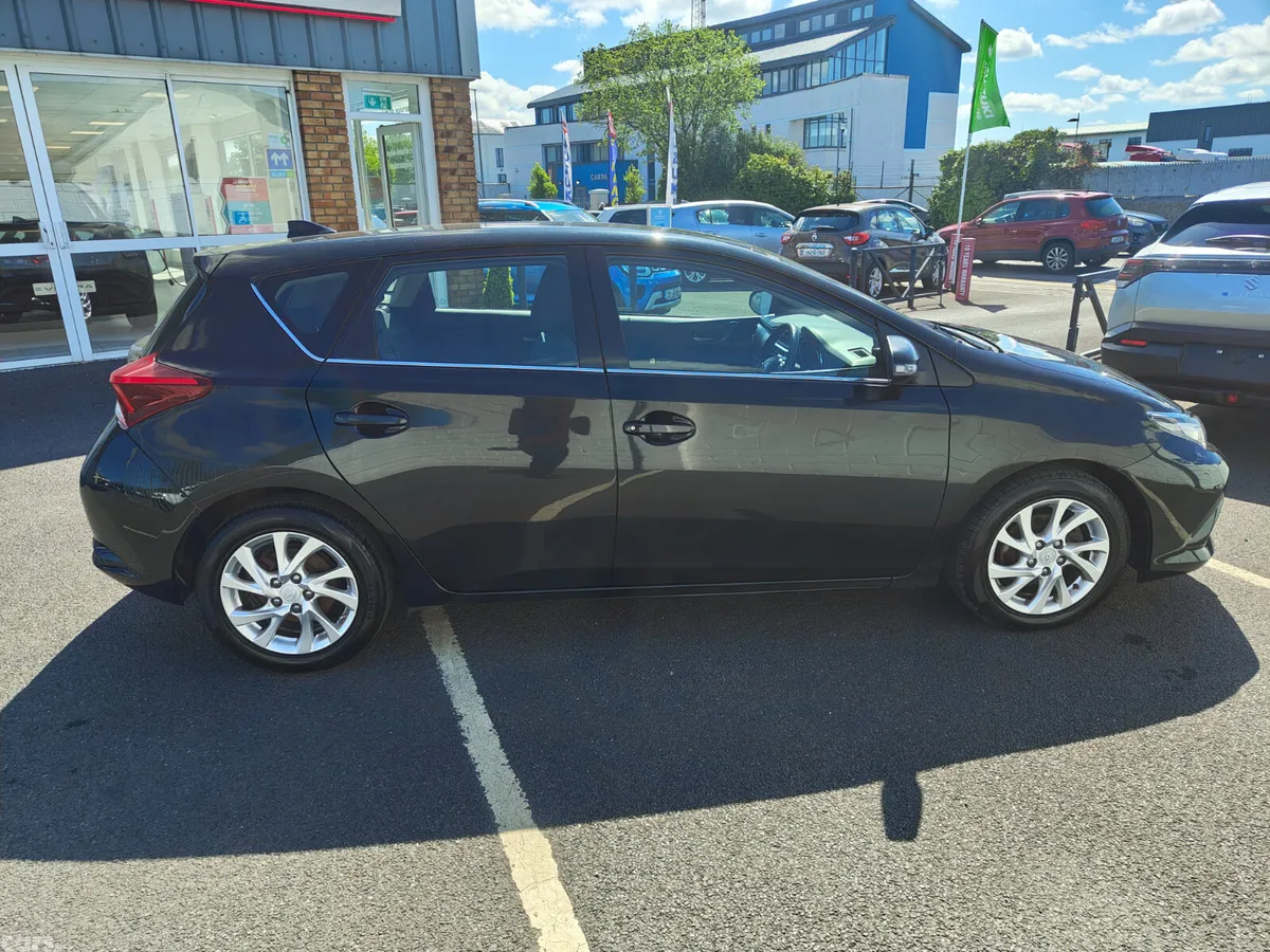 Toyota Auris Hatchback, Diesel, 2018, Black