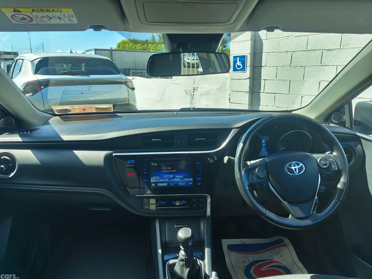Toyota Auris Hatchback, Diesel, 2018, Black