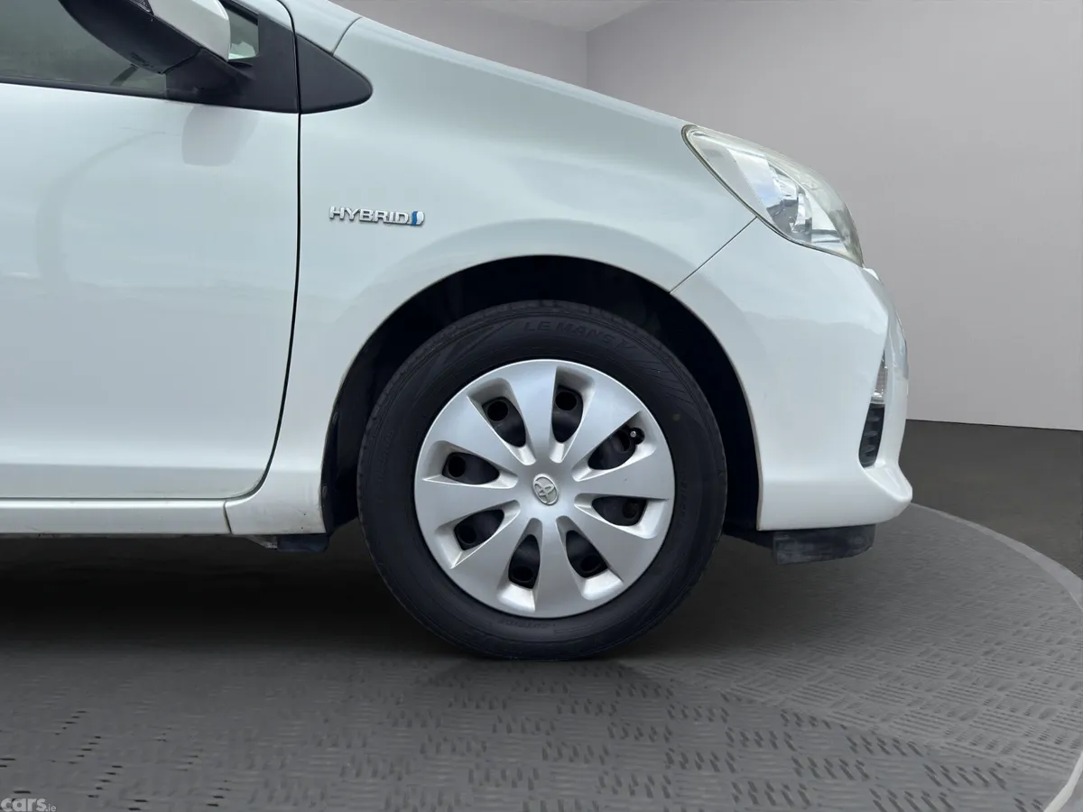 Toyota Aqua Hatchback, Petrol Hybrid, 2014, White