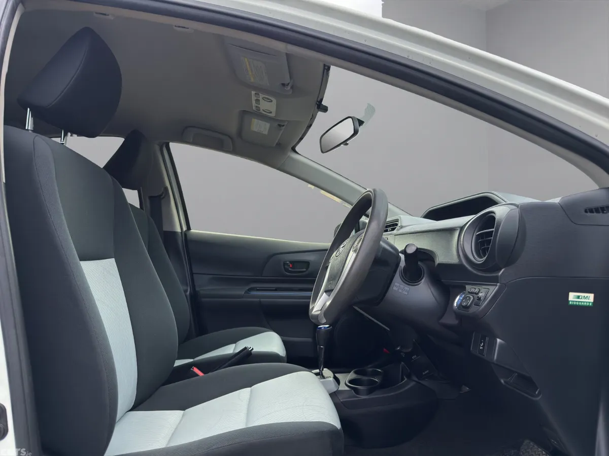 Toyota Aqua Hatchback, Petrol Hybrid, 2014, White