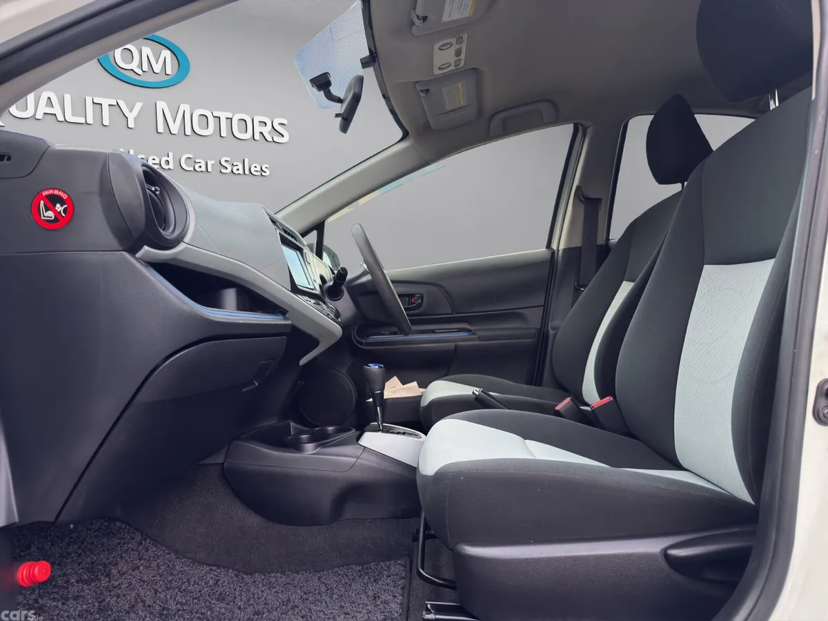 Toyota Aqua Hatchback, Petrol Hybrid, 2014, White