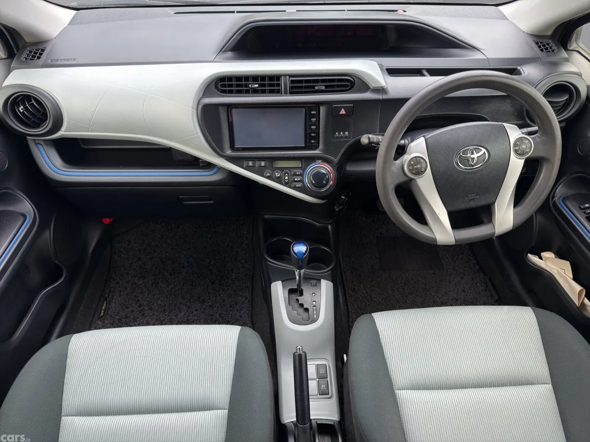 Toyota Aqua Hatchback, Petrol Hybrid, 2014, White