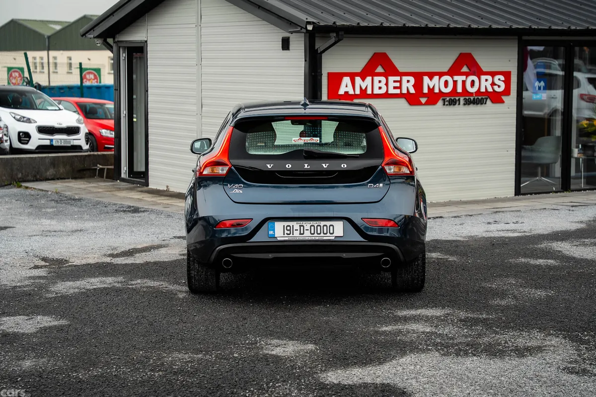 Volvo V40 Hatchback, Diesel, 2019, Blue
