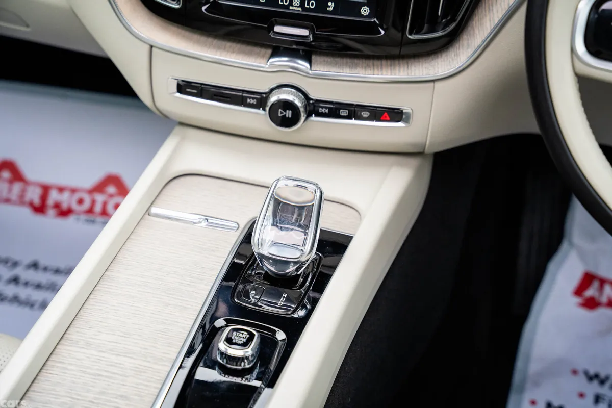 Volvo XC60 SUV, Petrol Plug-in Hybrid, 2022, White