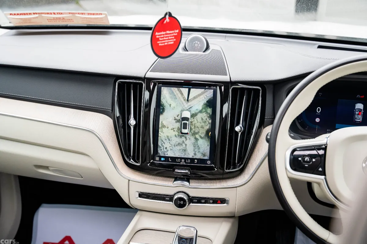 Volvo XC60 SUV, Petrol Plug-in Hybrid, 2022, White