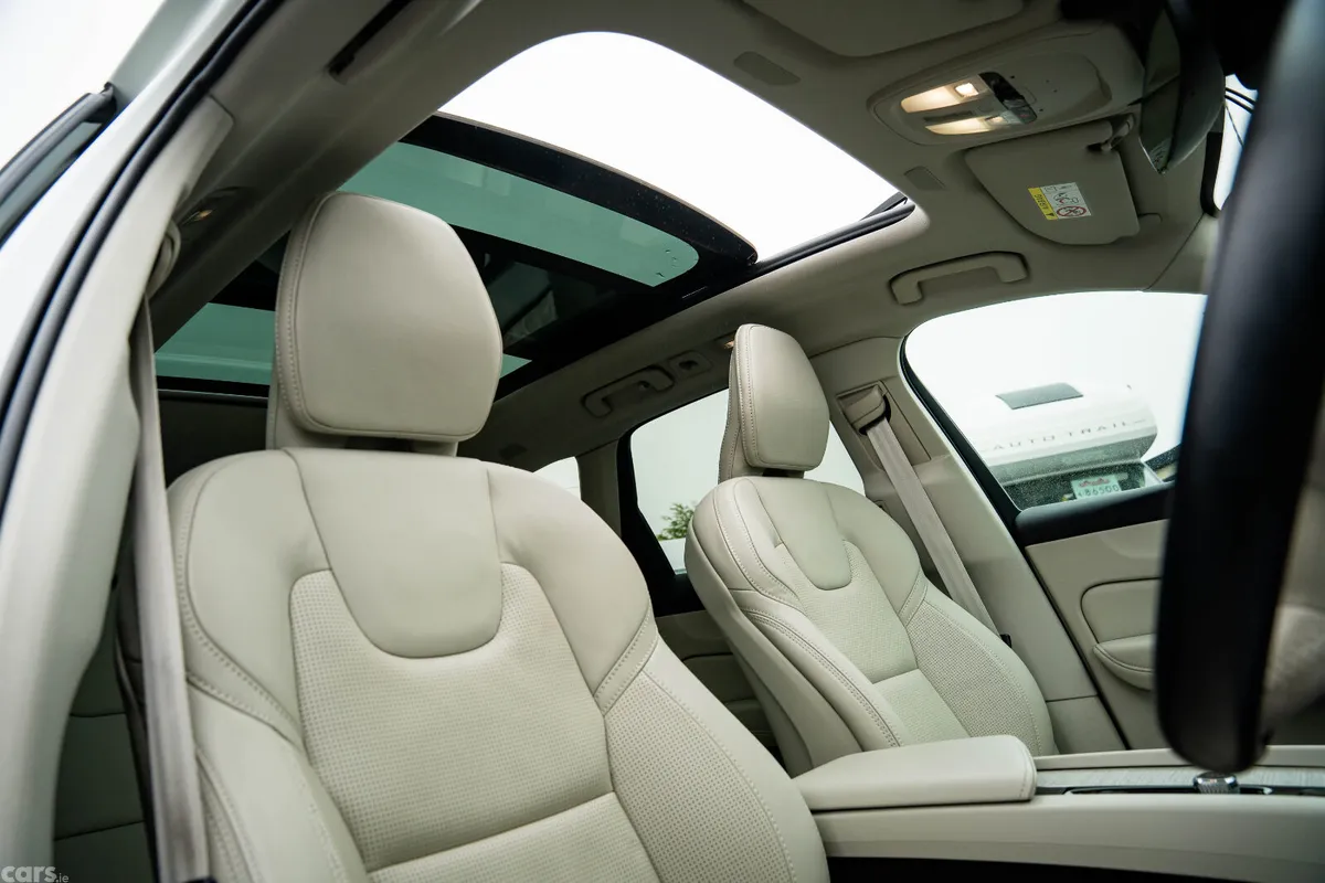 Volvo XC60 SUV, Petrol Plug-in Hybrid, 2022, White