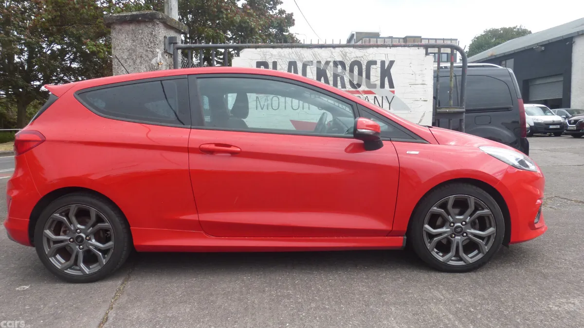 Ford Fiesta Hatchback, Petrol, 2018, Red
