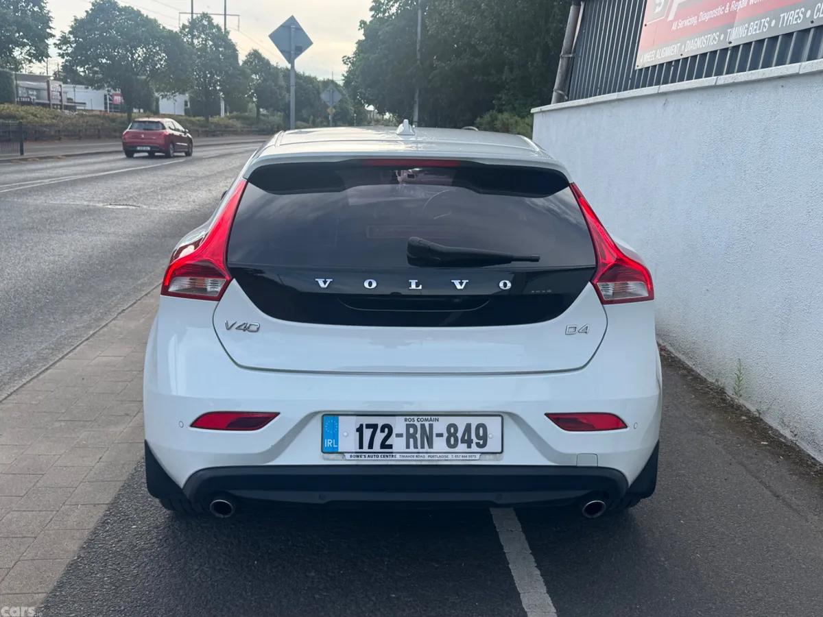 Volvo V40 Hatchback, Diesel, 2017, White