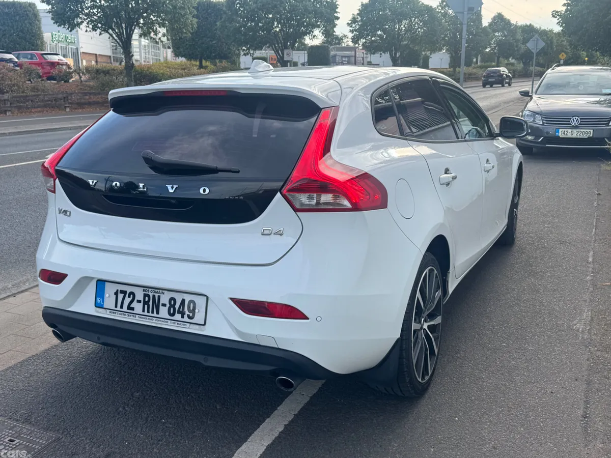 Volvo V40 Hatchback, Diesel, 2017, White