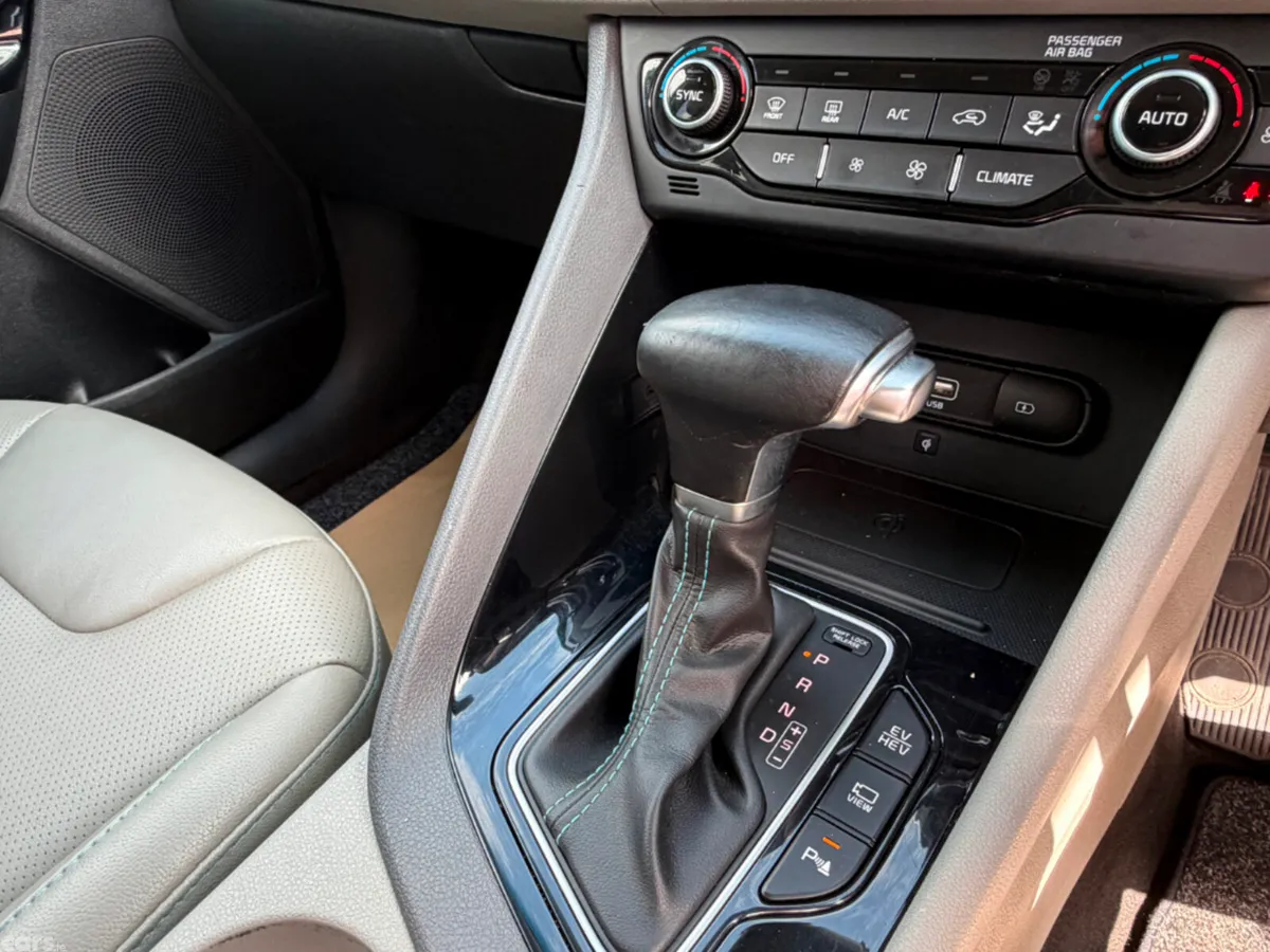 Kia Niro SUV, Petrol Plug-in Hybrid, 2021, Grey