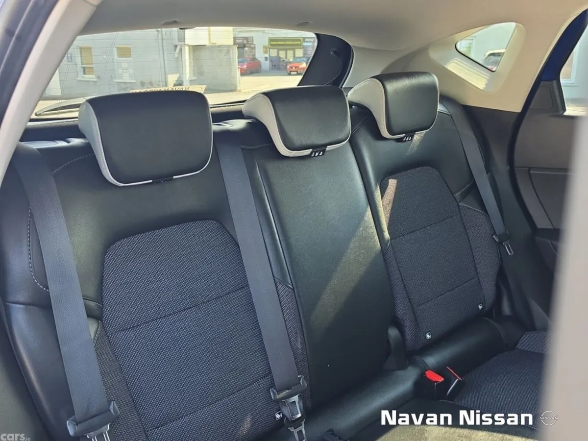 Renault Captur Hatchback, Petrol, 2022, Blue