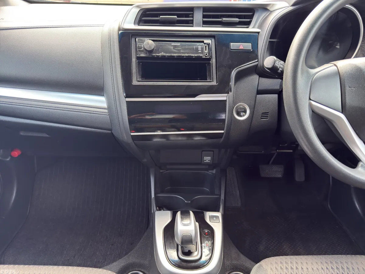 Honda Fit Hatchback, Petrol Hybrid, 2019, White