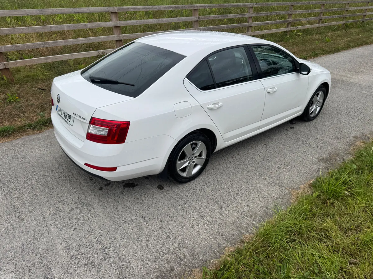 Skoda Octavia Saloon, Diesel, 2017, White
