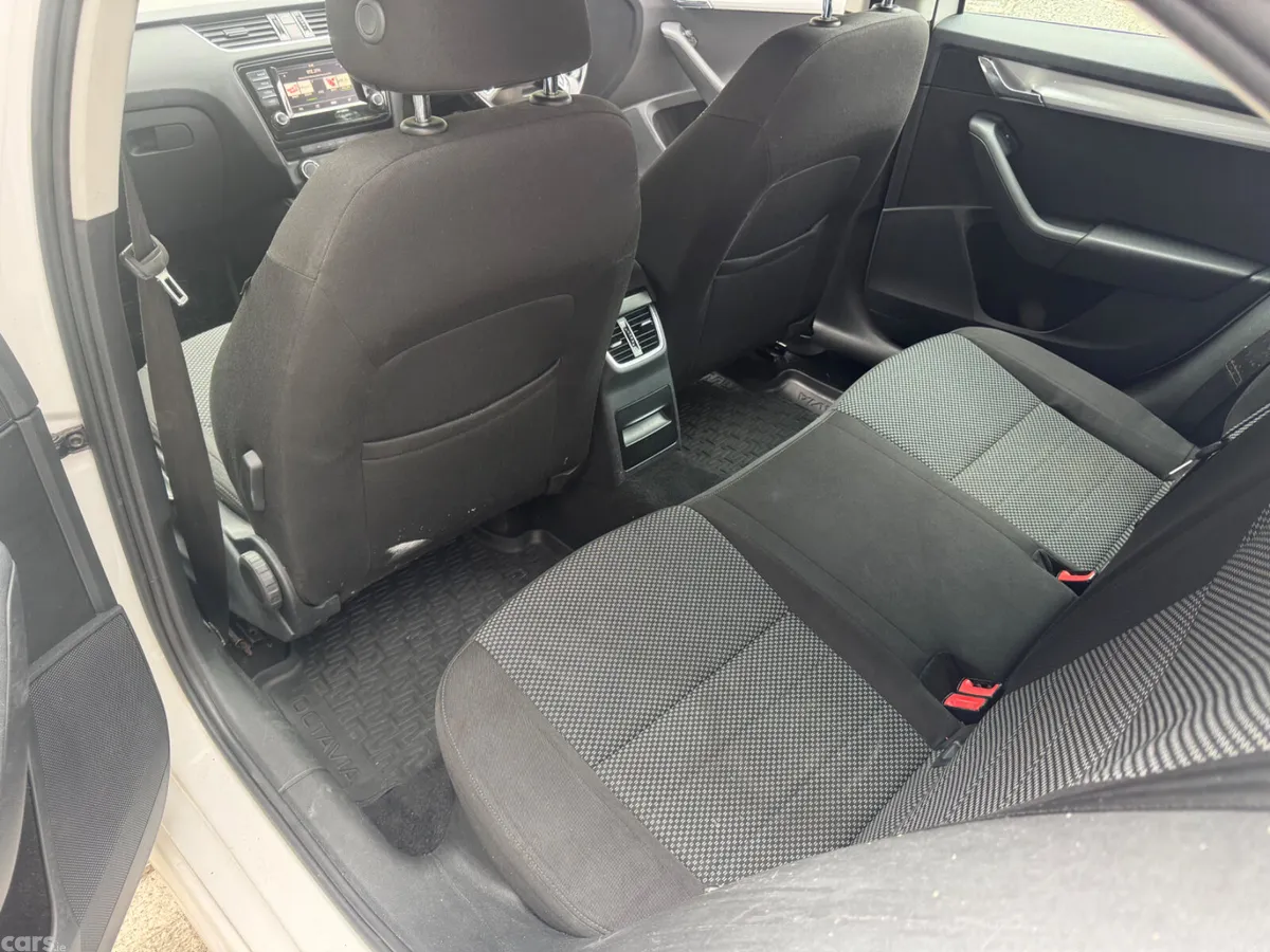 Skoda Octavia Saloon, Diesel, 2017, White