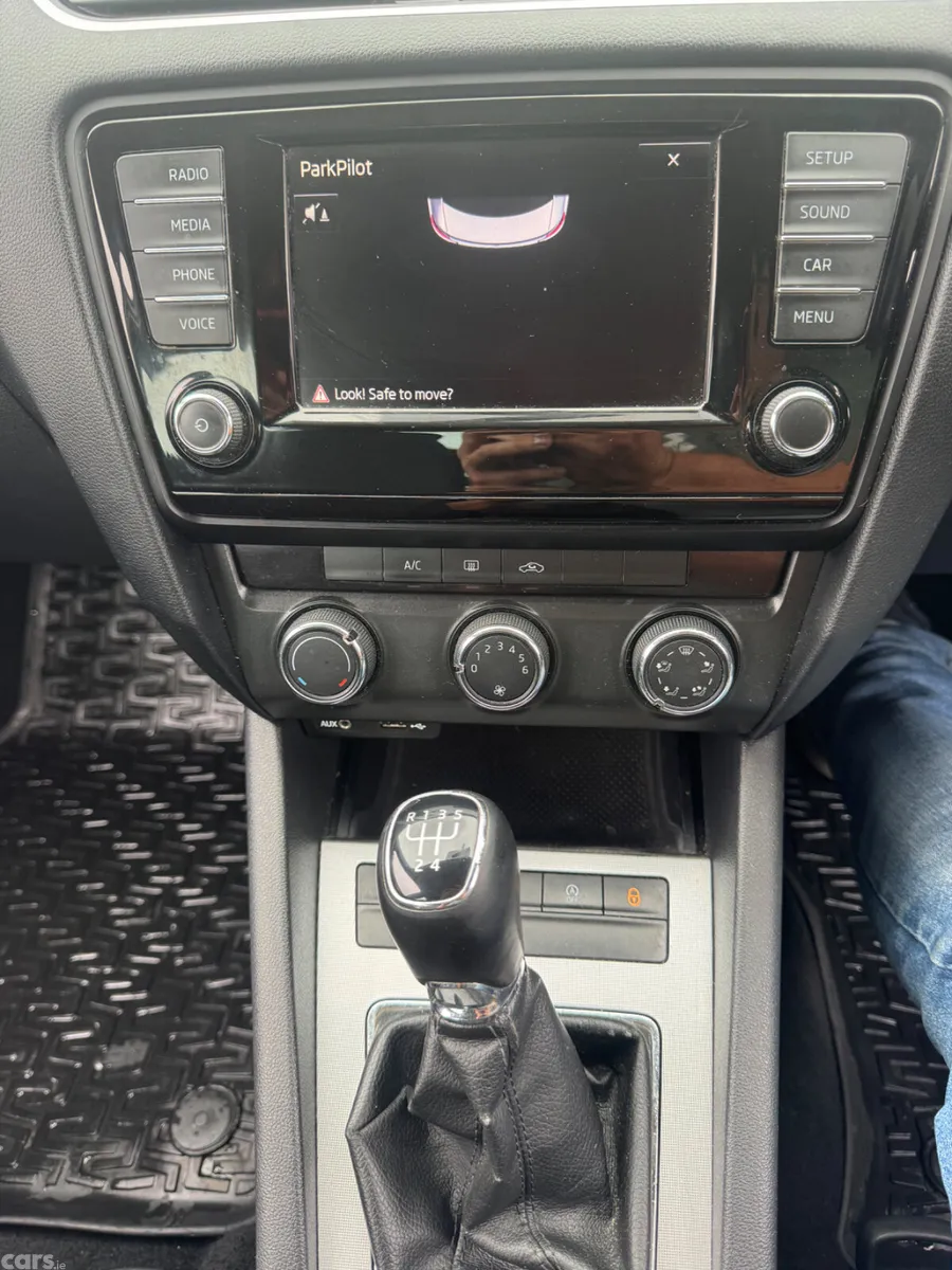 Skoda Octavia Saloon, Diesel, 2017, White