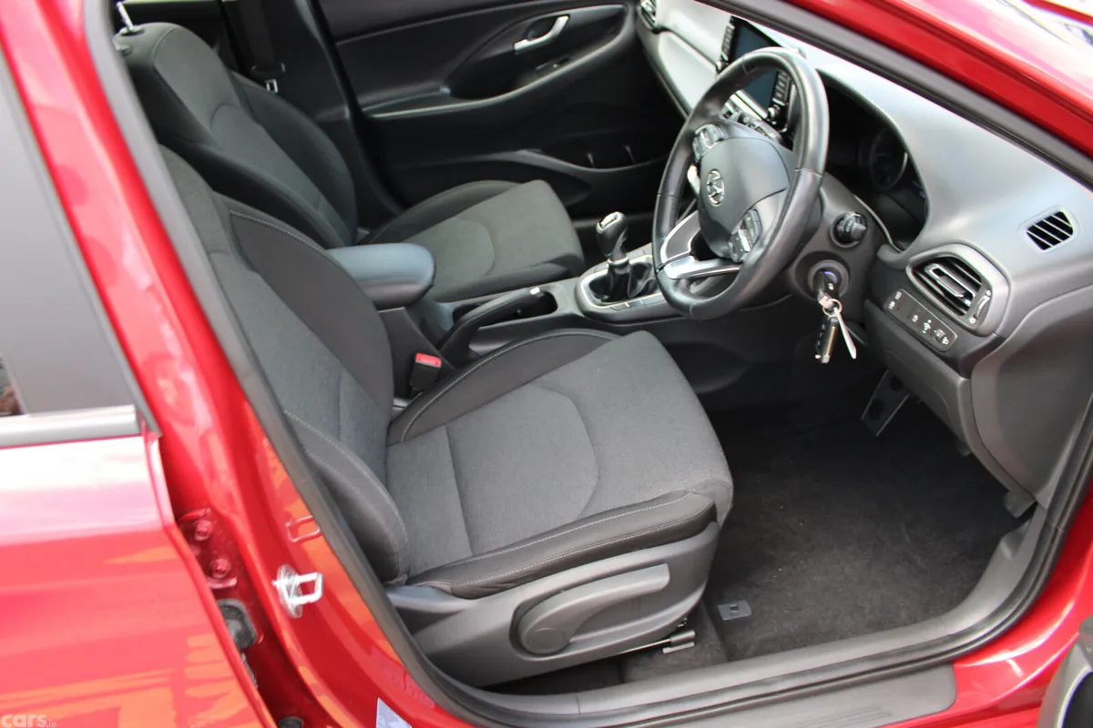Hyundai i30 Hatchback, Diesel, 2021, Red