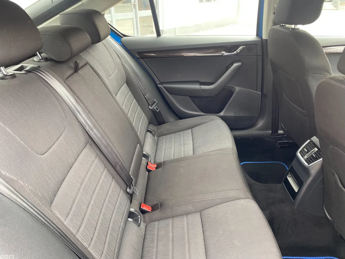Skoda Octavia Saloon, Diesel, 2017, Blue