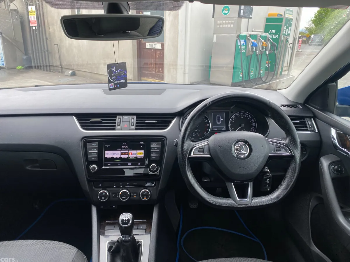 Skoda Octavia Saloon, Diesel, 2017, Blue