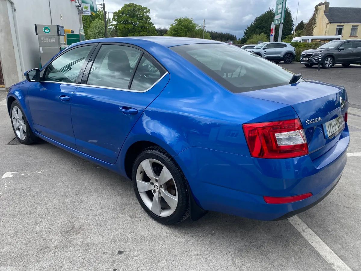 Skoda Octavia Saloon, Diesel, 2017, Blue