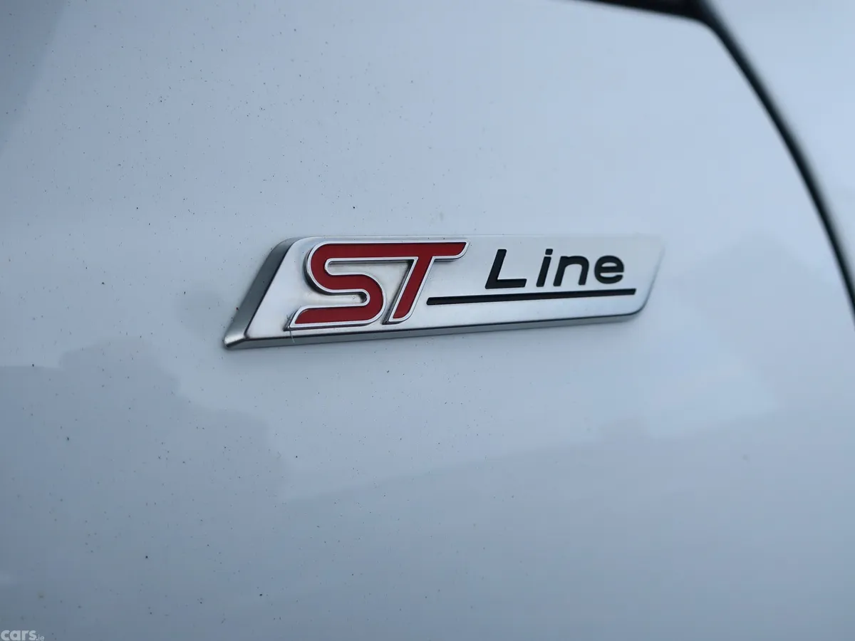 Ford Kuga SUV, Petrol Plug-in Hybrid, 2023, White