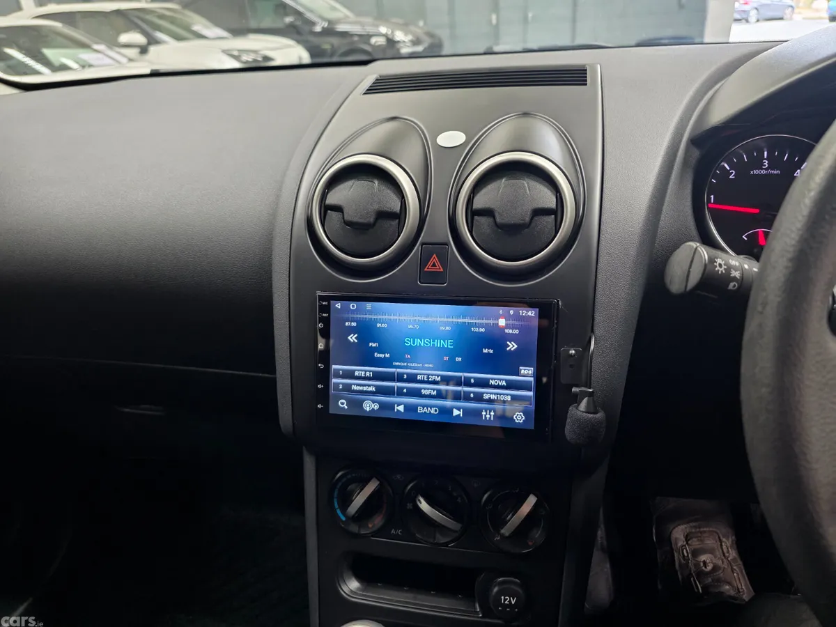 Nissan Qashqai Hatchback, Diesel, 2014, Silver