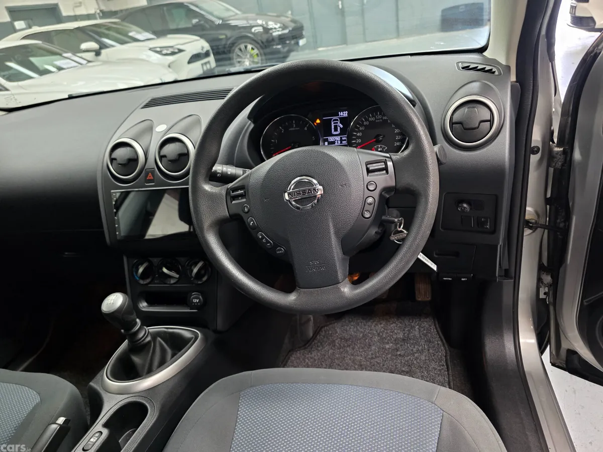 Nissan Qashqai Hatchback, Diesel, 2014, Silver