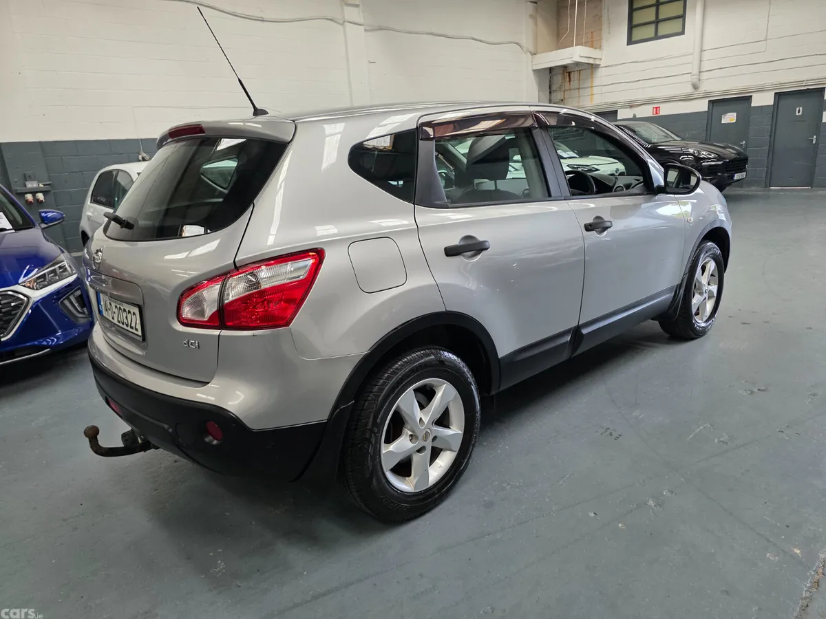 Nissan Qashqai Hatchback, Diesel, 2014, Silver