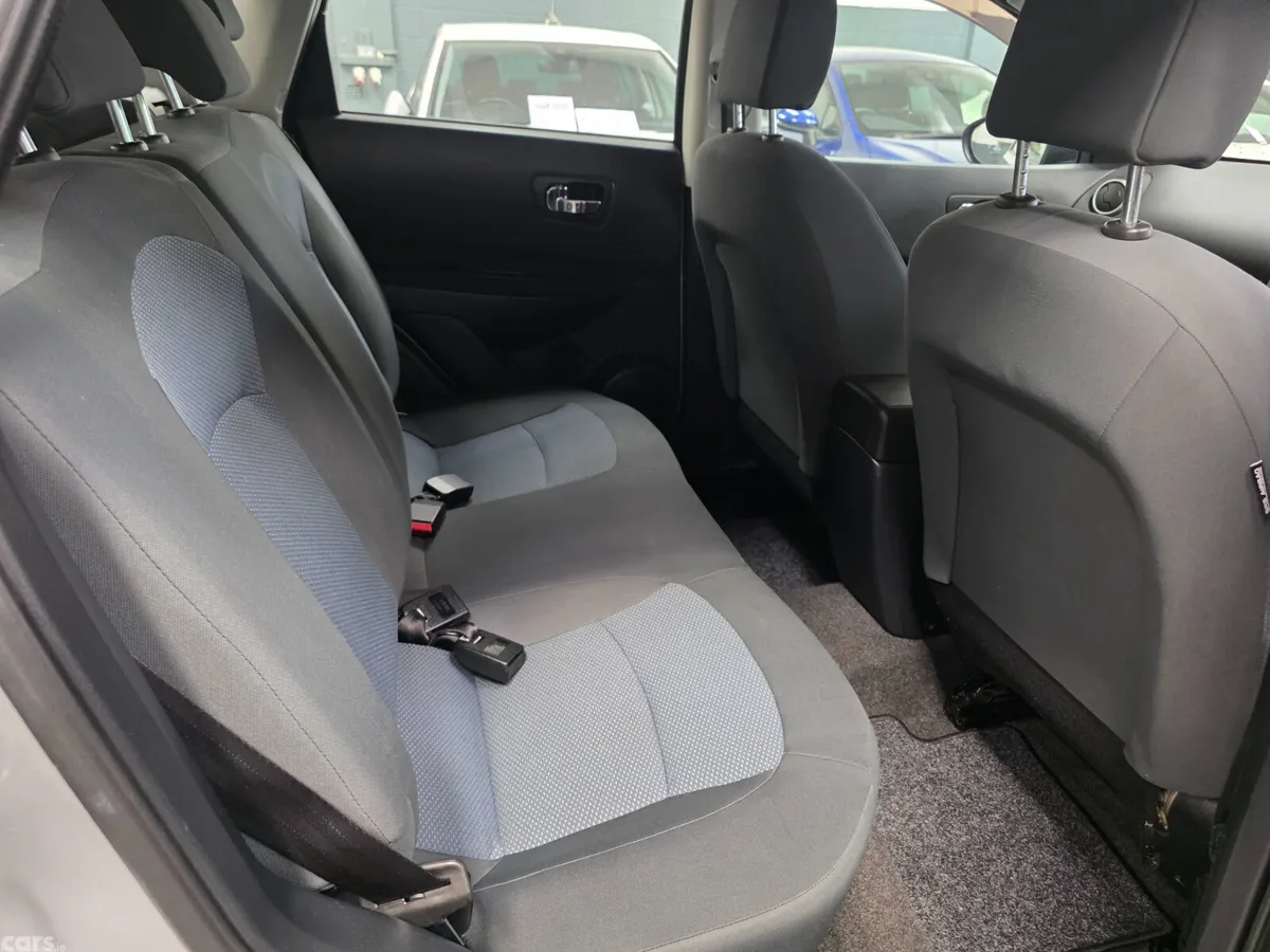 Nissan Qashqai Hatchback, Diesel, 2014, Silver