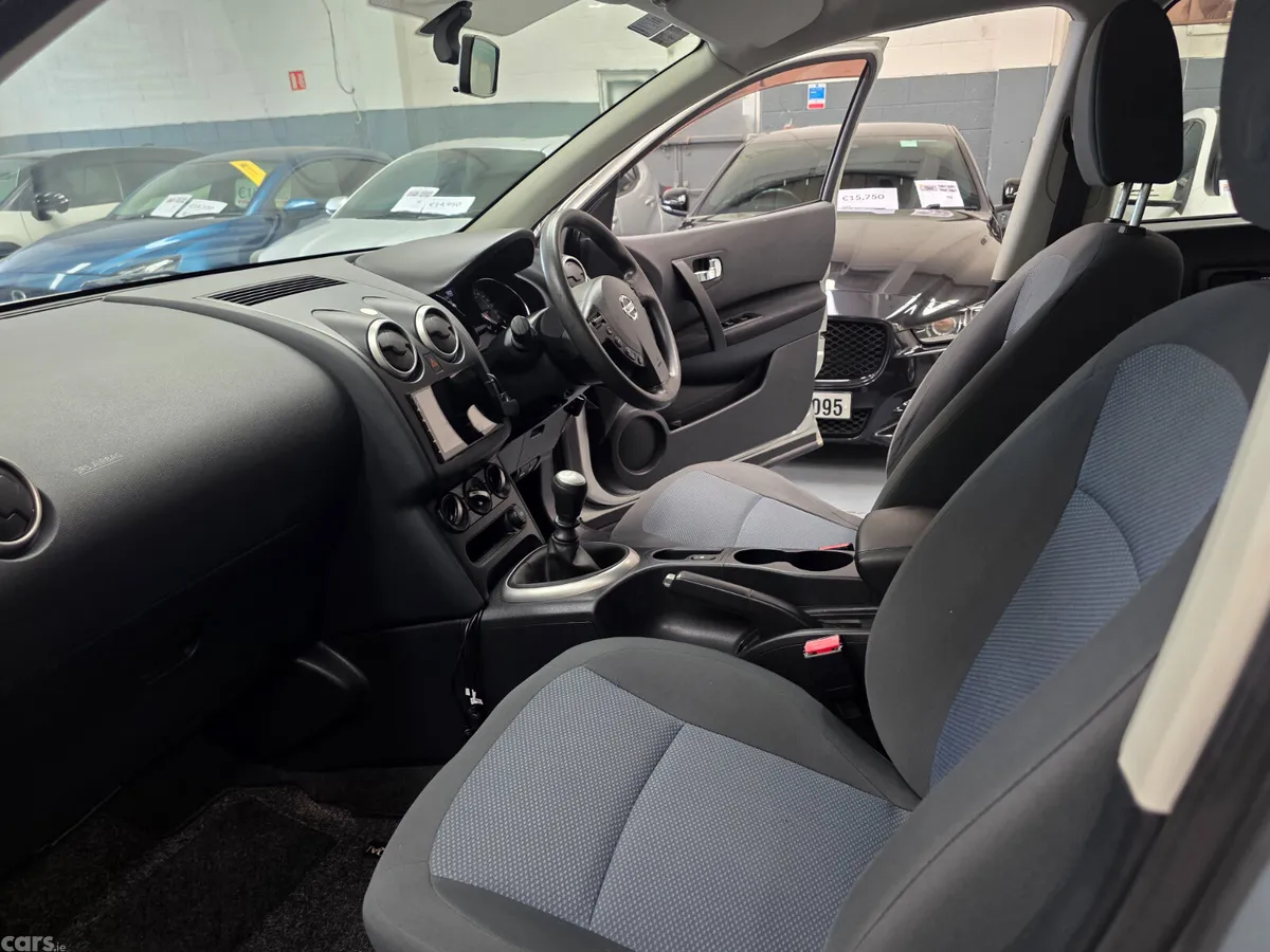 Nissan Qashqai Hatchback, Diesel, 2014, Silver