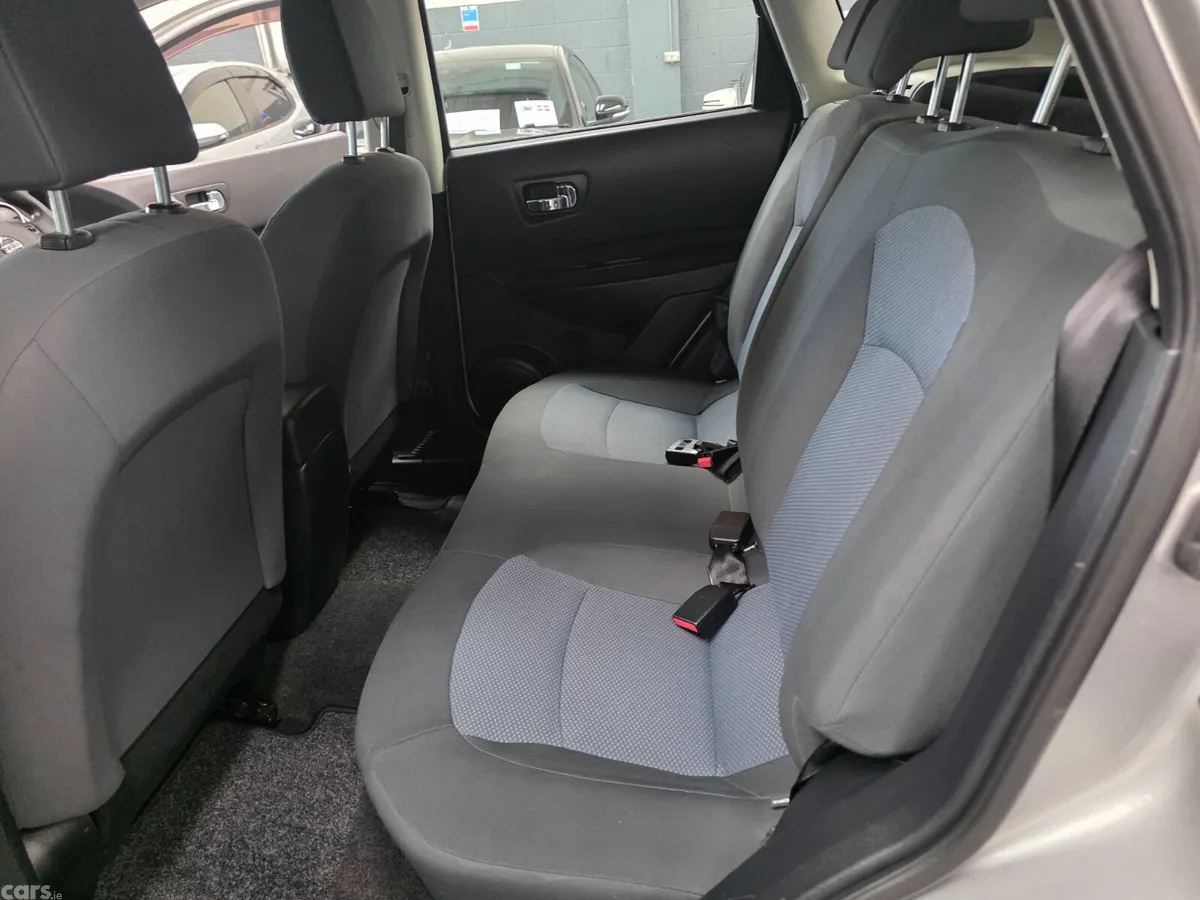 Nissan Qashqai Hatchback, Diesel, 2014, Silver