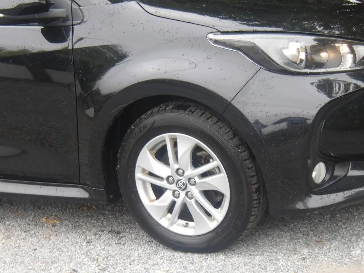 Toyota Yaris Hatchback, Petrol Hybrid, 2023, Black