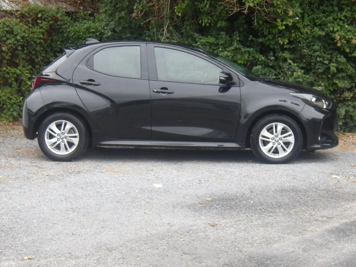 Toyota Yaris Hatchback, Petrol Hybrid, 2023, Black