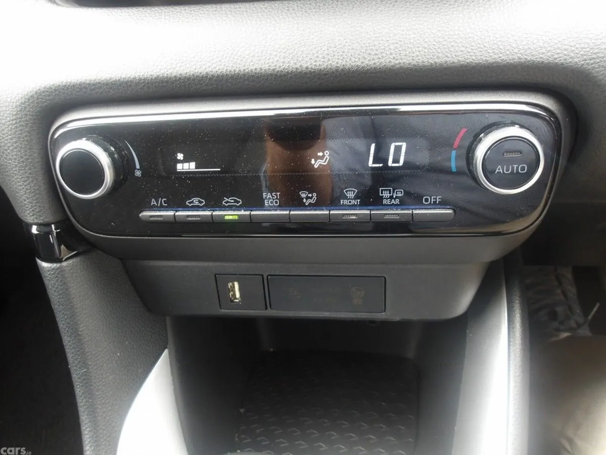 Toyota Yaris Hatchback, Petrol Hybrid, 2023, Black