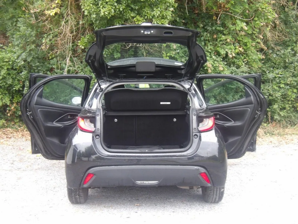 Toyota Yaris Hatchback, Petrol Hybrid, 2023, Black