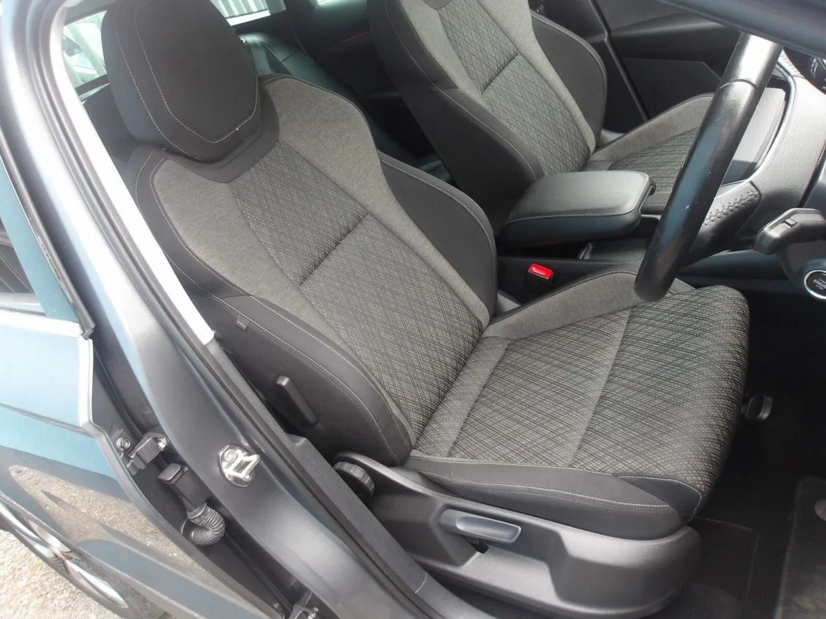 Skoda Karoq SUV, Diesel, 2023, Grey