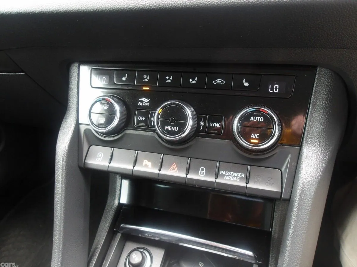 Skoda Karoq SUV, Diesel, 2023, Grey