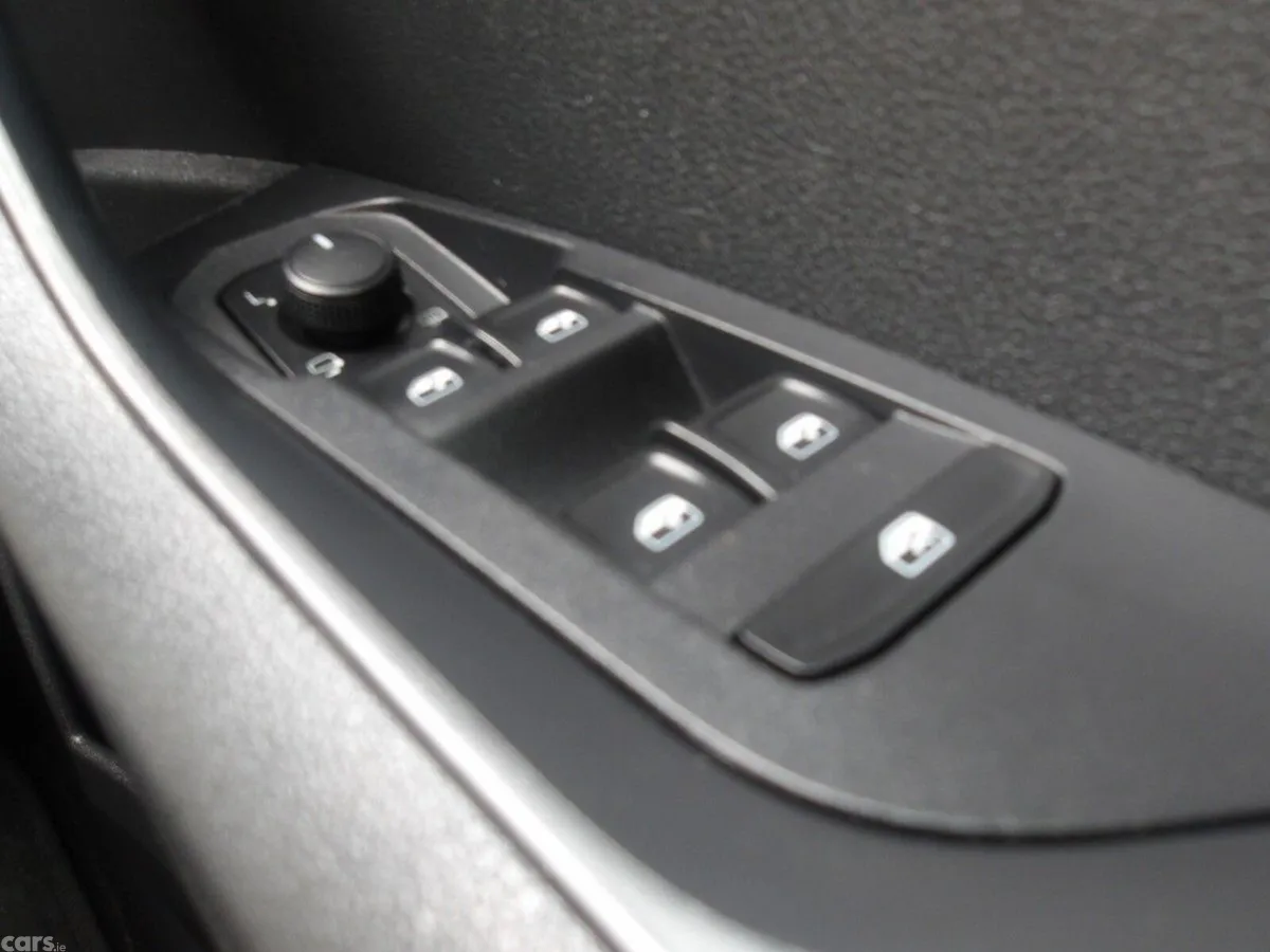 Skoda Karoq SUV, Diesel, 2023, Grey
