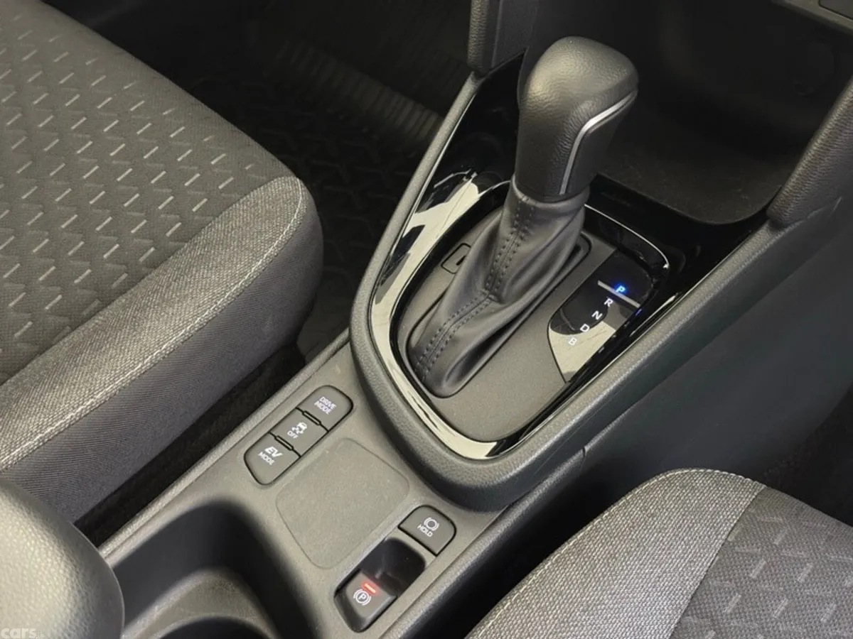Toyota Yaris Cross SUV, Petrol Hybrid, 2025, Grey
