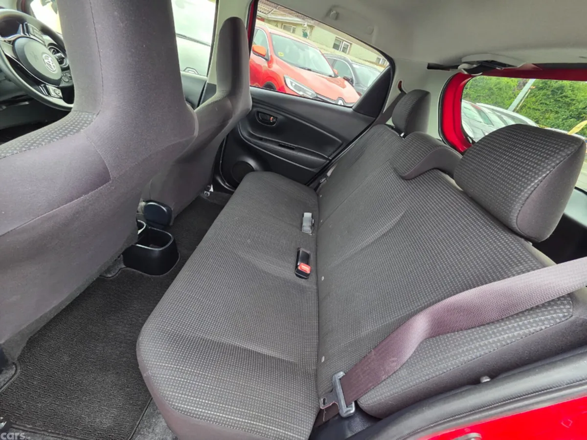 Toyota Yaris Hatchback, Petrol, 2017, Red