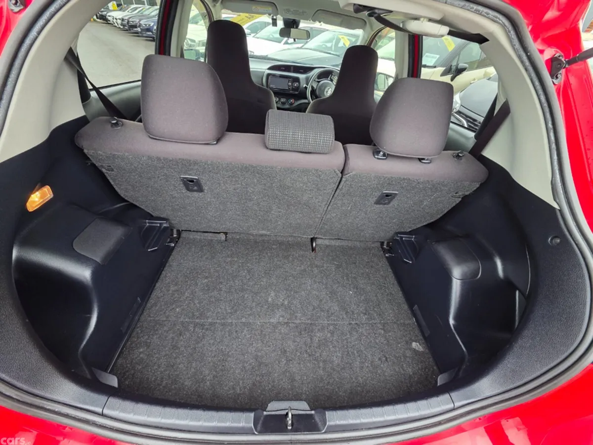 Toyota Yaris Hatchback, Petrol, 2017, Red