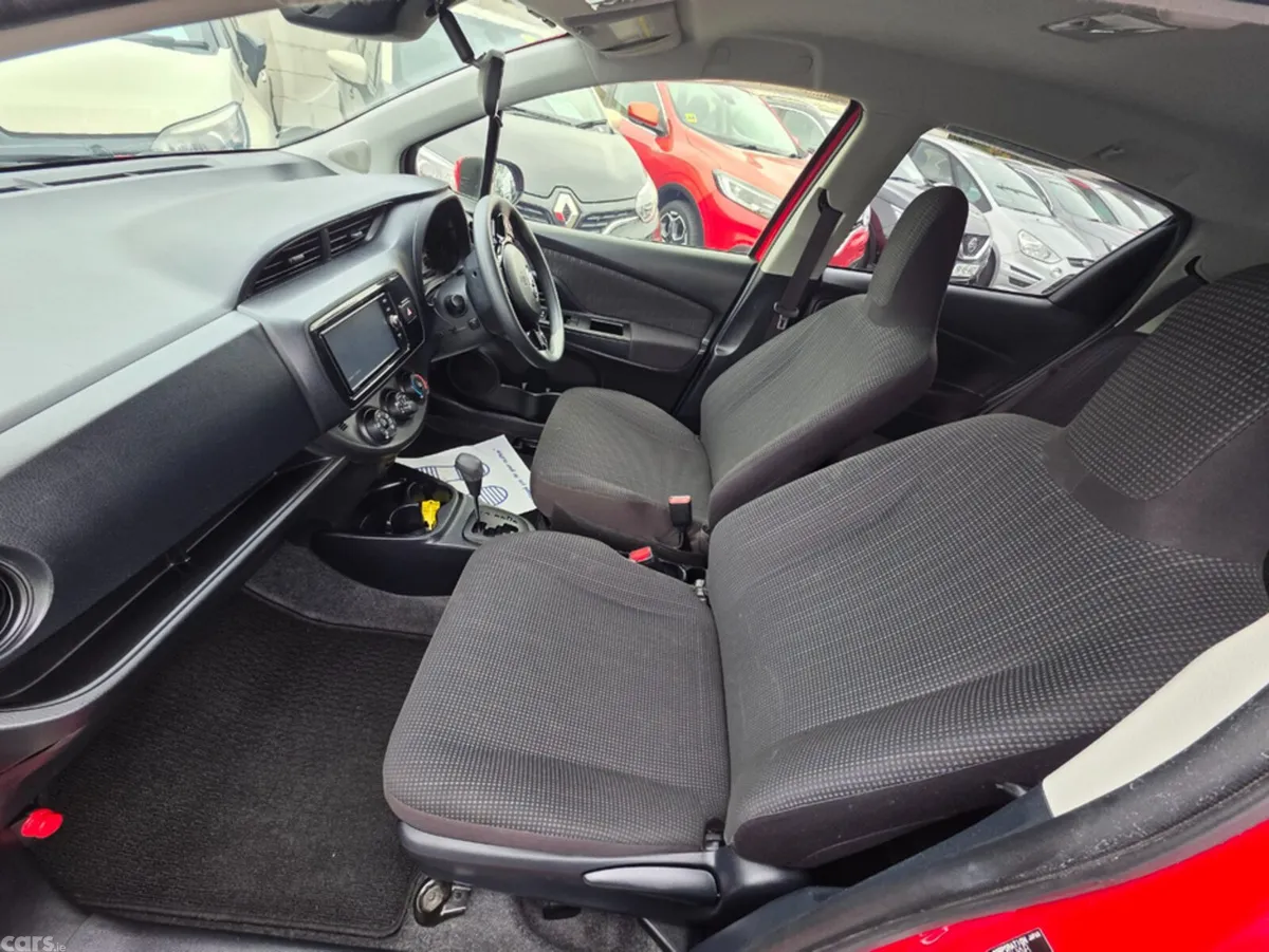 Toyota Yaris Hatchback, Petrol, 2017, Red