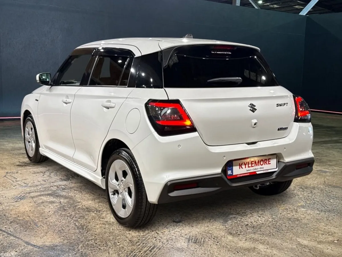Suzuki Swift Hatchback, Petrol Hybrid, 2025, White