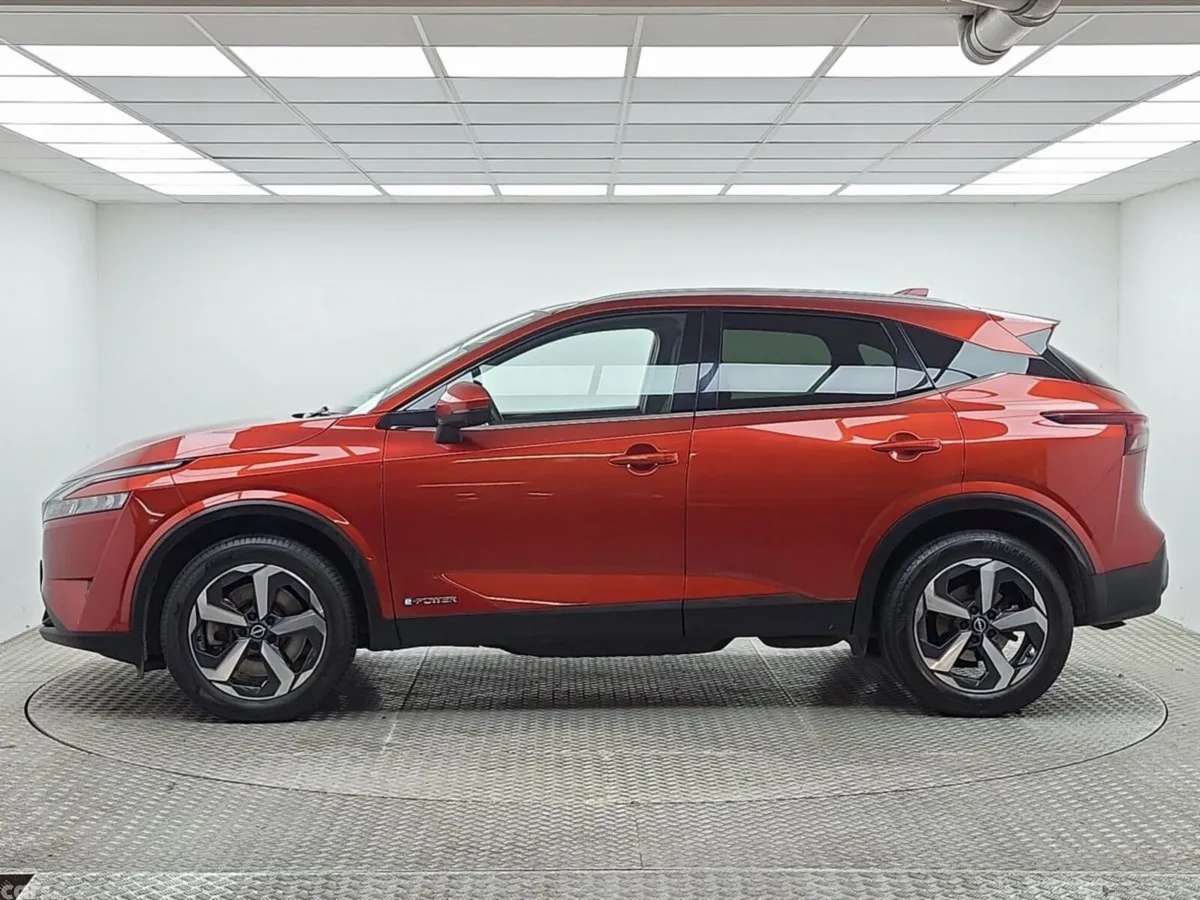 Nissan Qashqai MPV, Petrol, 2024, Red
