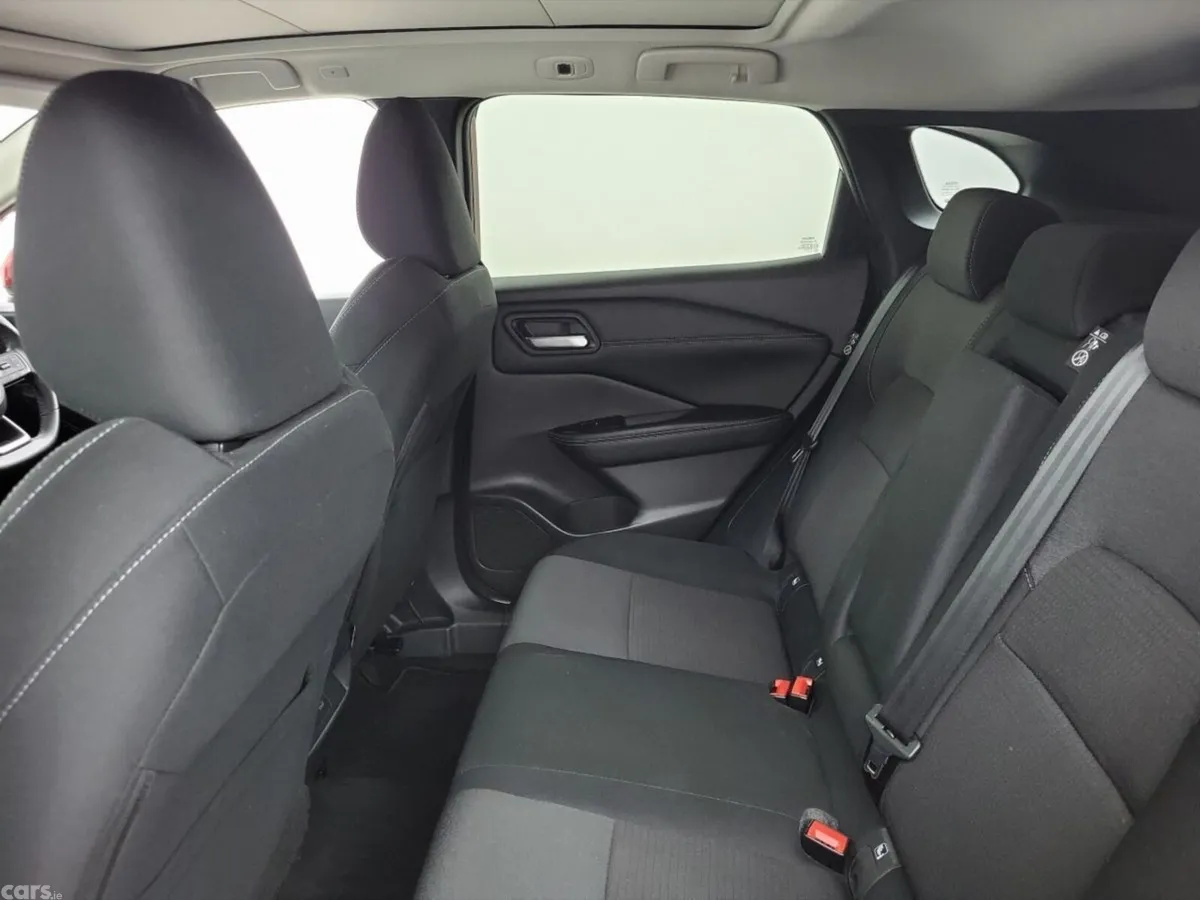 Nissan Qashqai MPV, Petrol, 2024, Red